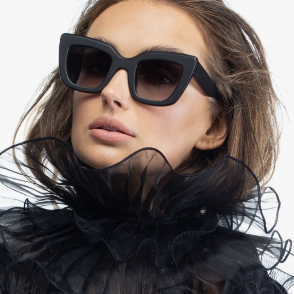Valley Eyewear Brigada sunglasses in Matte Black/Black Gradient Lens